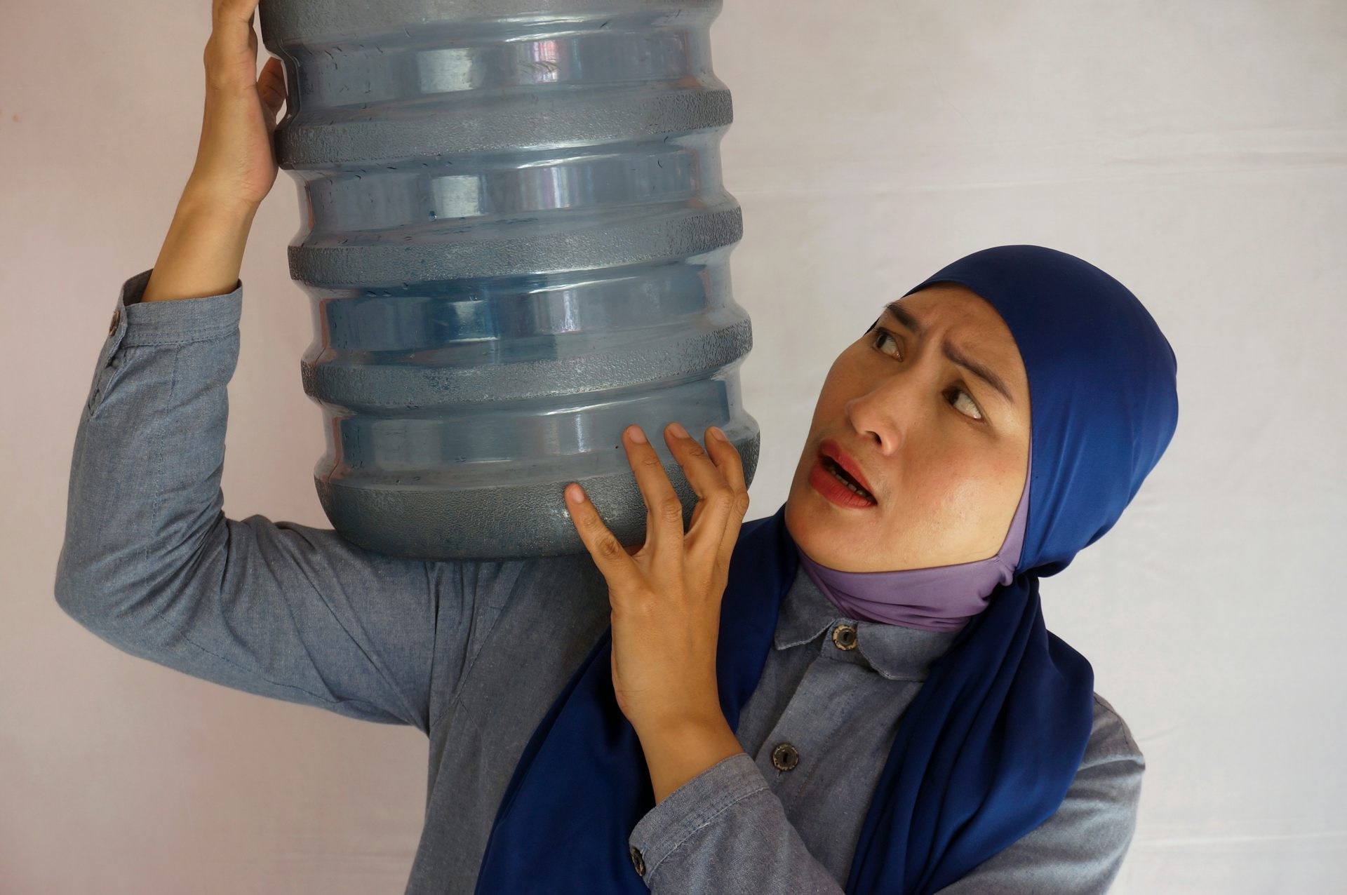 Air galon isi ulang sangat diminati karena harganya ekonomis, tapi higienitasnya kini dipertanyakan.