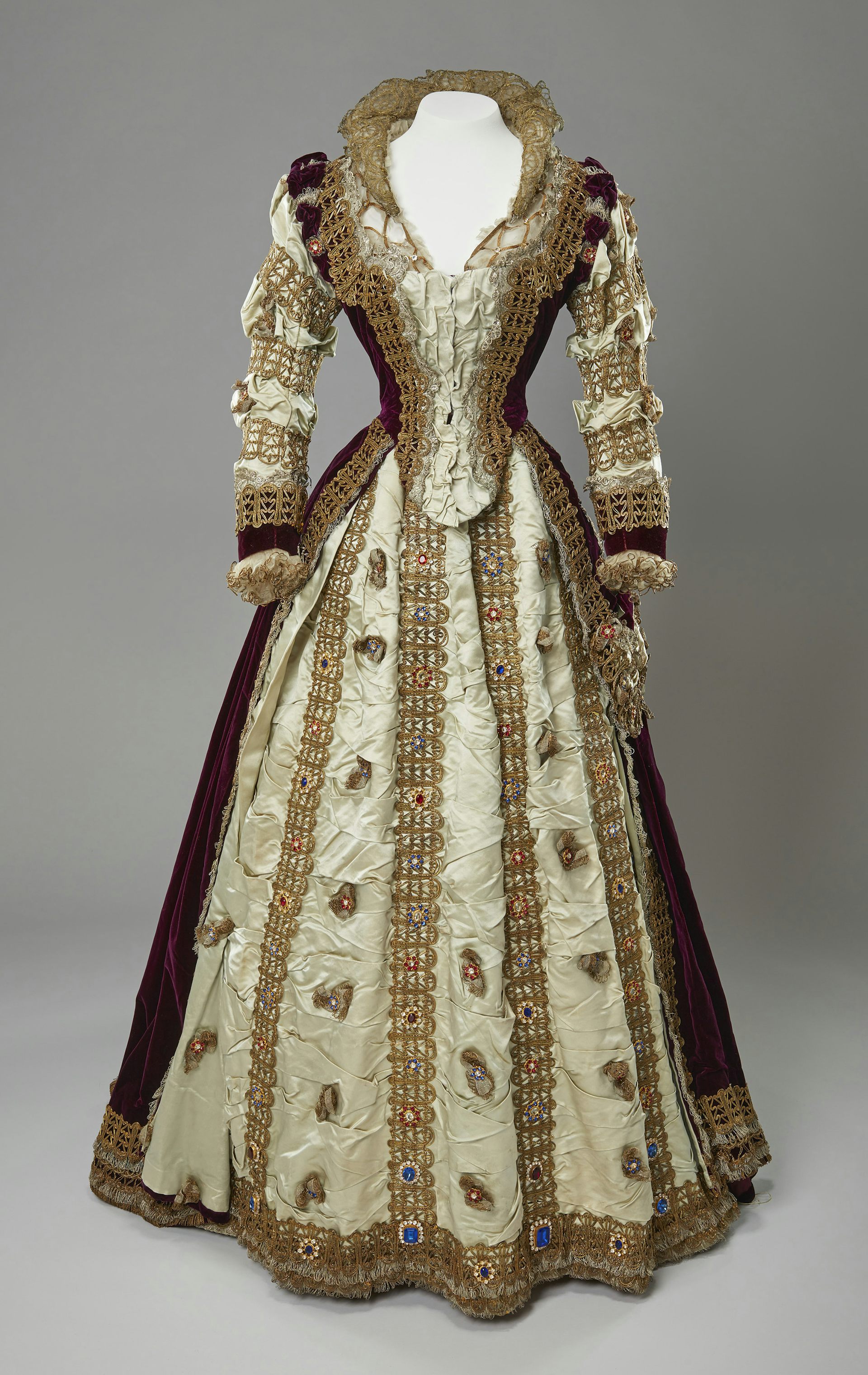A 16th-century style dress in beige and maroon with a sweetheart neckline.