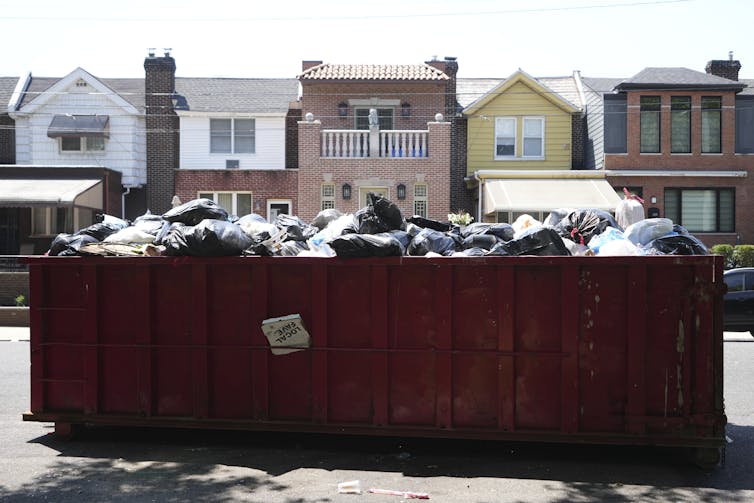 Como la huelga sanitaria de Filadelfia difería de las disputas laborales pasadas en la ciudad 3 Alojamiento rojo lleno de basura