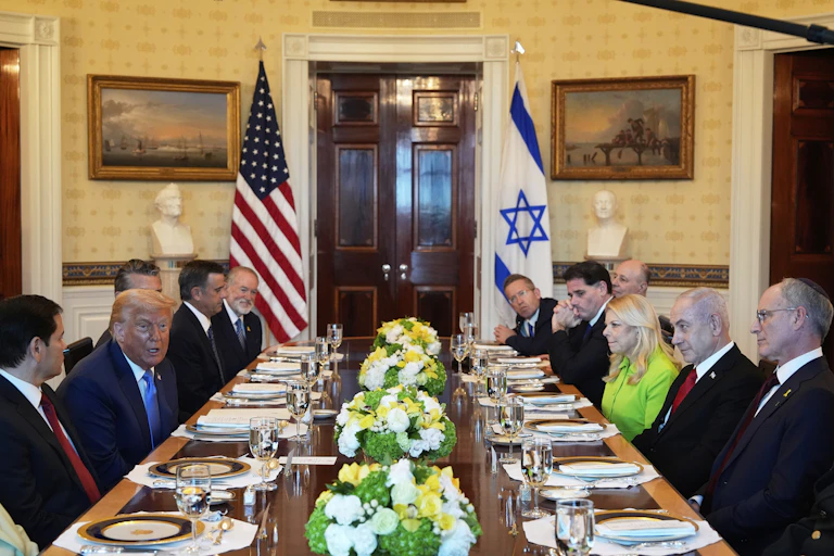 Donald Trump, Benjamin Netanyahu and officials sitting at a long table in the White House