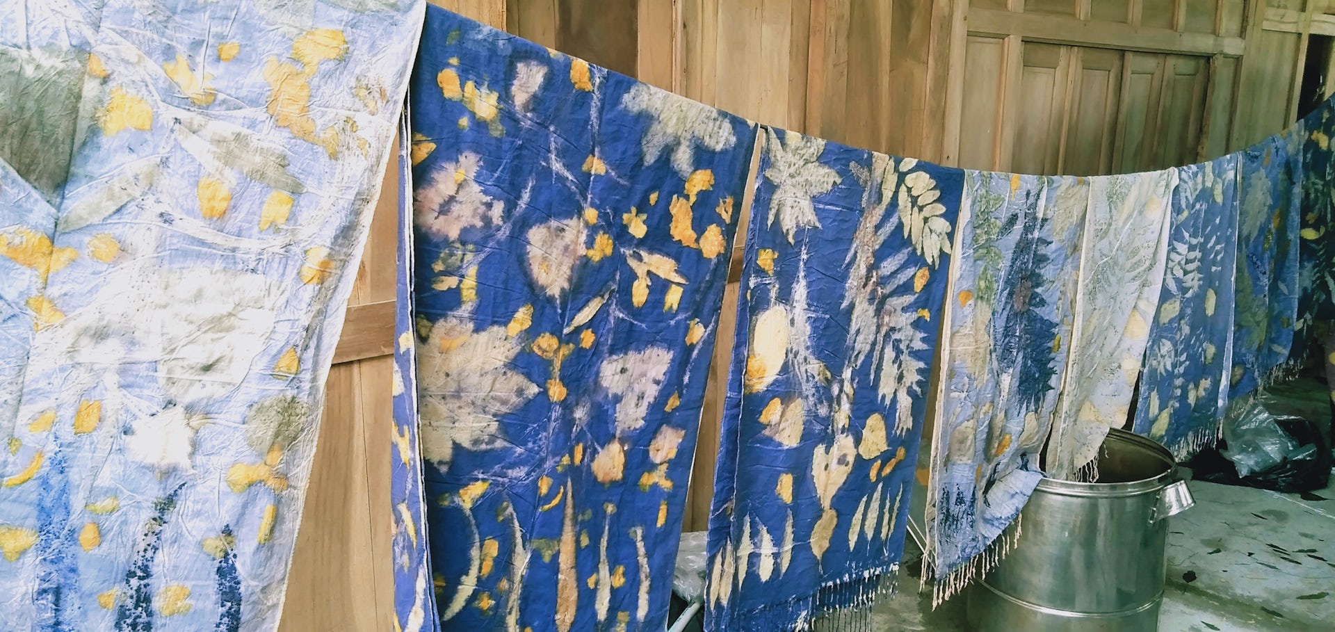 Dari nanas hingga rami, berlimpah potensi serat dan pewarna alami pakaian di Indonesia