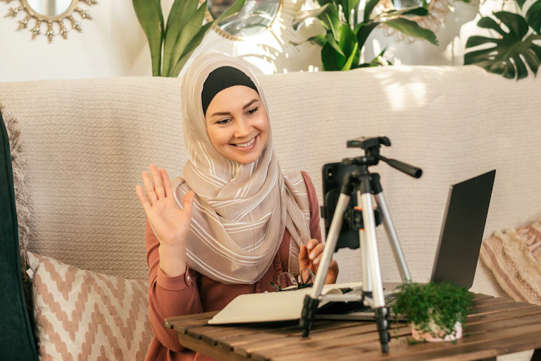 Perempuan Muslim menjadikan Instagram sebagai arena untuk menunjukkan citra salehah sekaligus cantik.