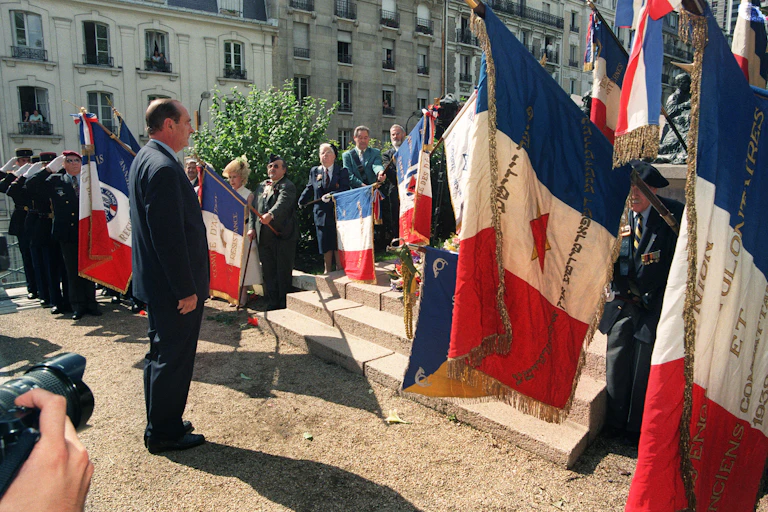 Le 16 juillet 1995, le président de la République Jacques Chirac lors des cérémonies commémoratives de la rafle du Vel d'Hiv le 16 juillet 1942.