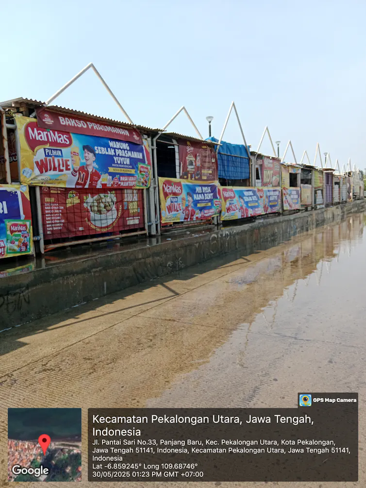 Rembesan air di tanggul darat Pekalongan Utara, Jawa Tengah