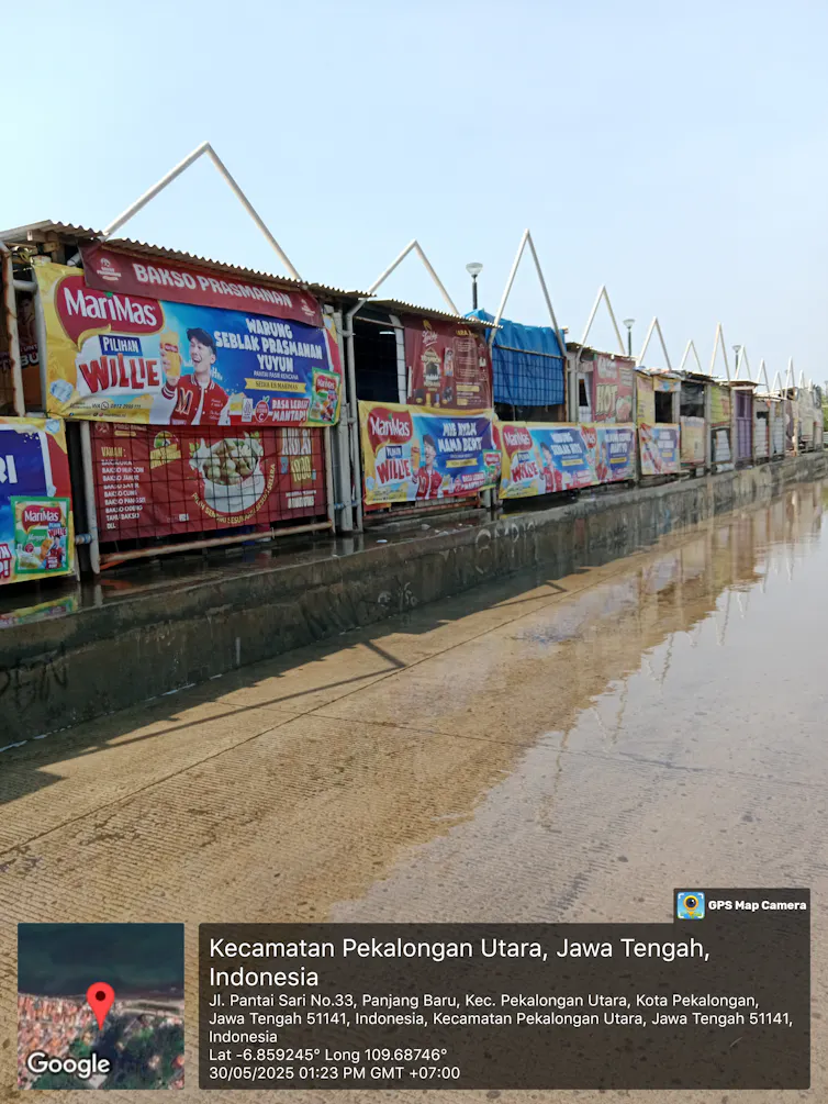 Rembesan air di tanggul darat Pekalongan Utara, Jawa Tengah