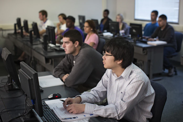 Picture of university students in a computer lab.