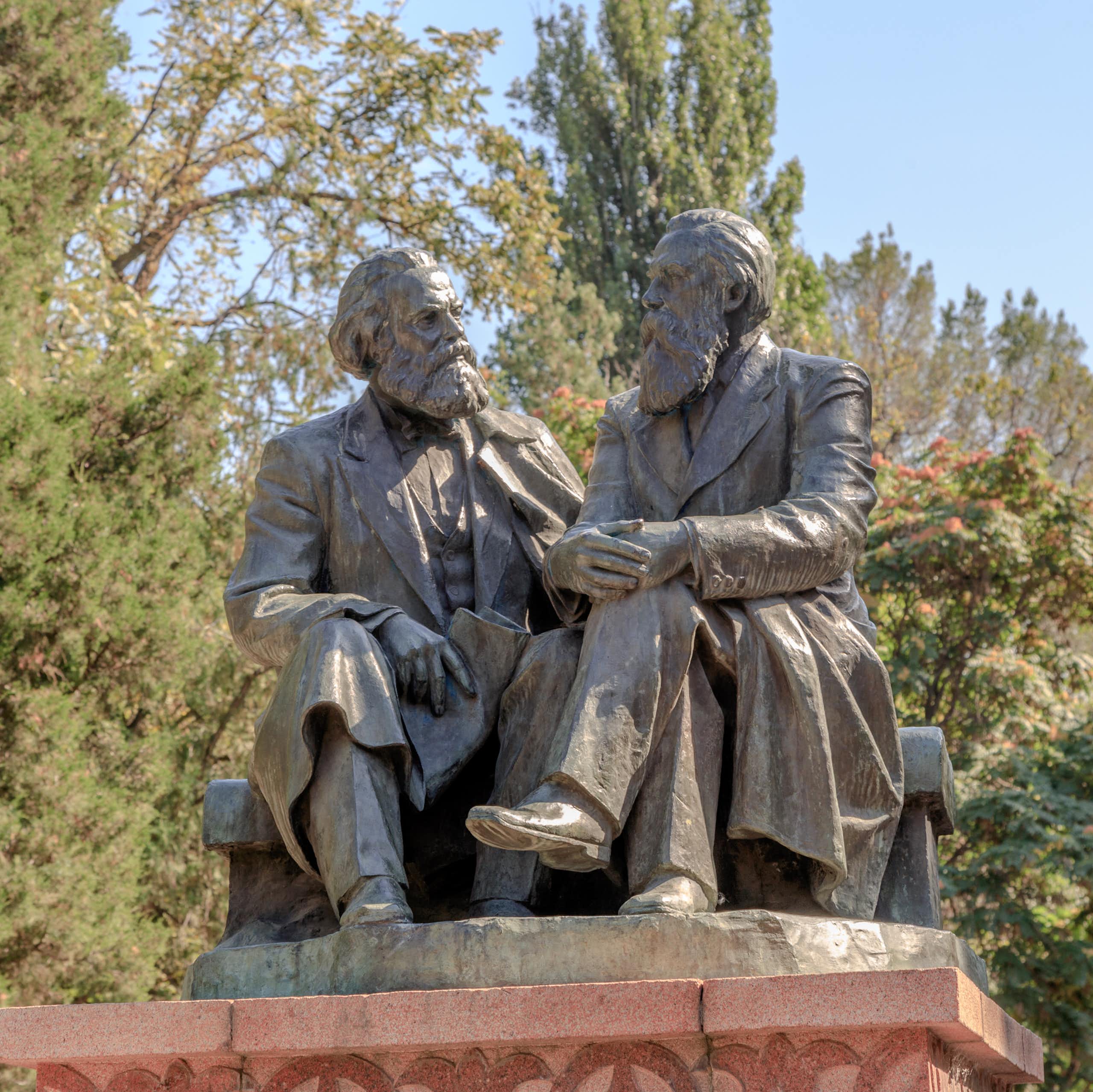 Statue de Marx et Engels