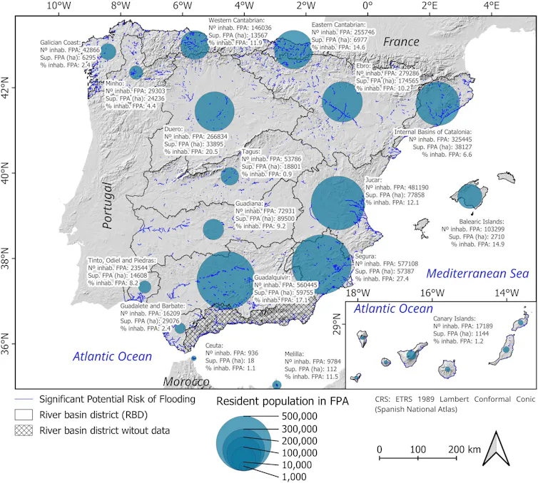 Mapa que ilustra la exposición de la población al riesgo de inundación en las demarcaciones hidrográficas