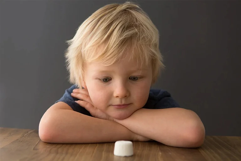 Brasil faz teste do marshmallow inédito com 2 mil crianças