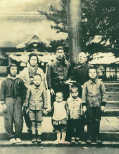 Një portret familjar japonez nga vitet 1940.