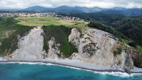 Ndryshimet Klimatike dhe Bregdeti Rock: Deti po Fiton Betejën Kundër Klifave