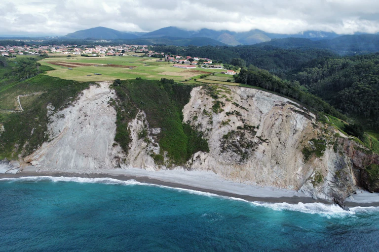 Vista aérea de un acantilado