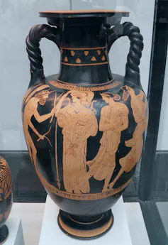 Un jarrón griego que muestra a un Odiseo desnudo mendigando a Atenea y a una joven, Nausicaa.