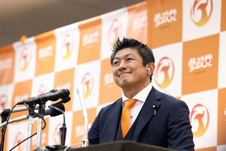 Sanseito leader, Sōhei Kamiya, speaking to the media.