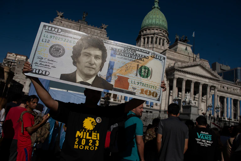Billet d'un dollar représentant Javier Milei