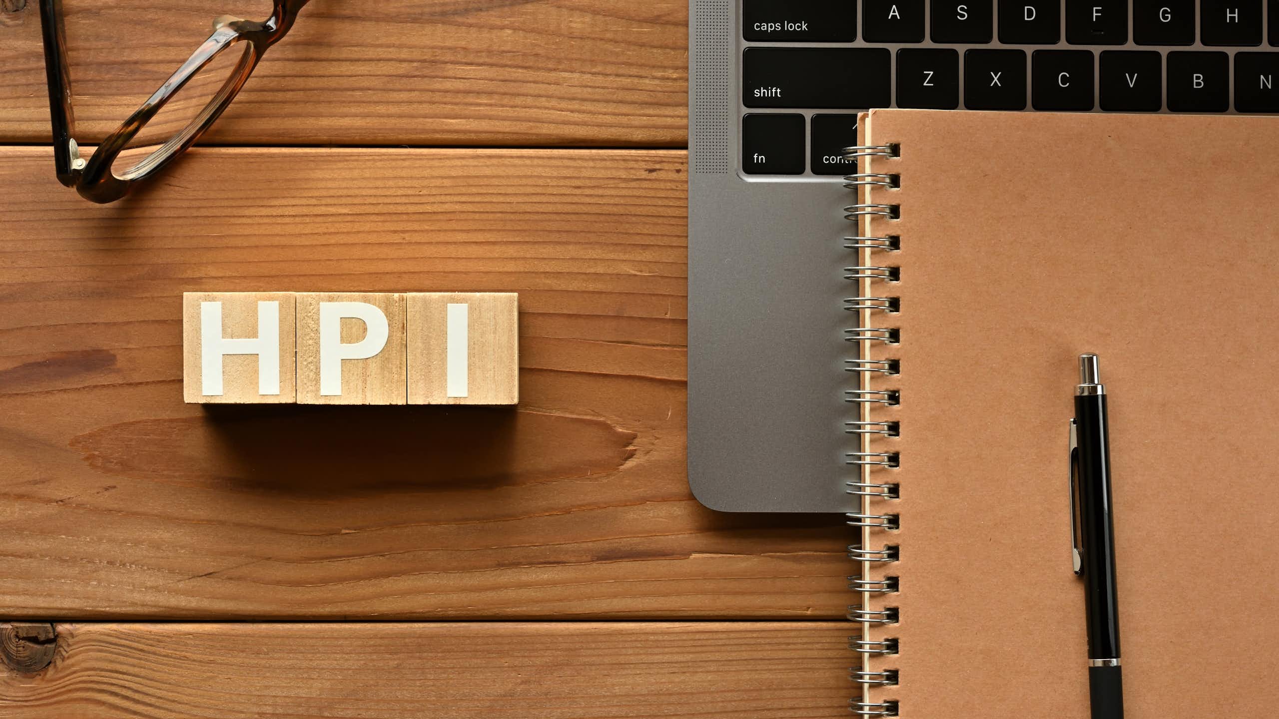 Logo HPI sur un bureau