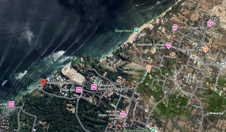 Bali është ndërtuar mbi banesa informale dhe 'jo ligjore'. Shkarkimi i plazhit Bingin shmang kërcënimin e vërtetë të zhvillimit të tepruar