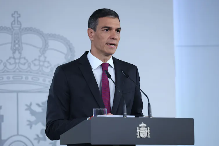 Pedro Sánchez speaking to the press