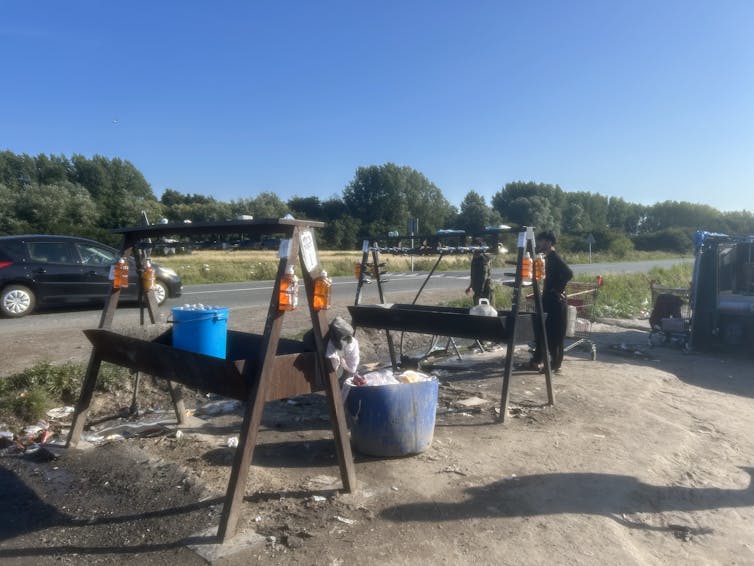 Tufa uji në një kamp informal