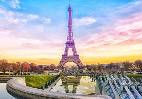 Sa mëngjes, Kulla Eiffel rritet çdo verë – ja pse