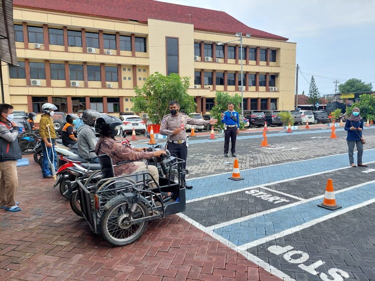 SIM C orang disabilitas oleh polisi
