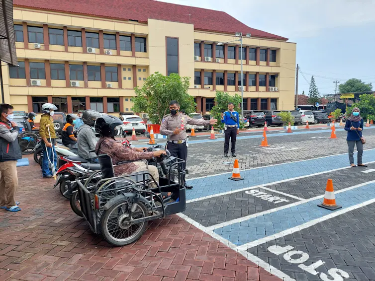SIM C orang disabilitas oleh polisi