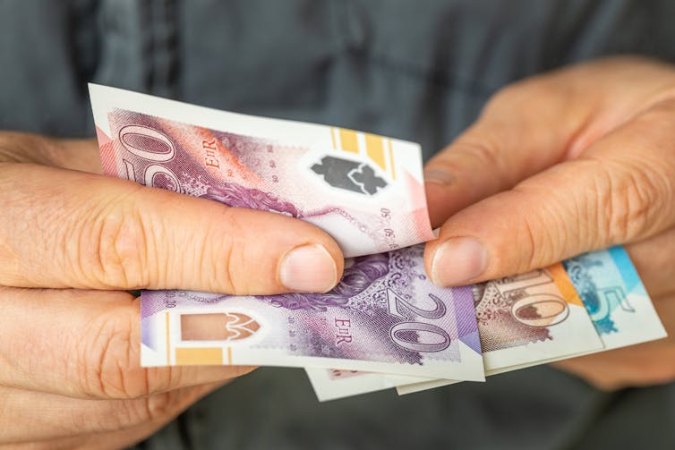 Trafikantët e njerëzve përshtaten ndaj përpjekjeve për t’i mbyllur – sanksionet financiare nuk do të ndalojnë anijet