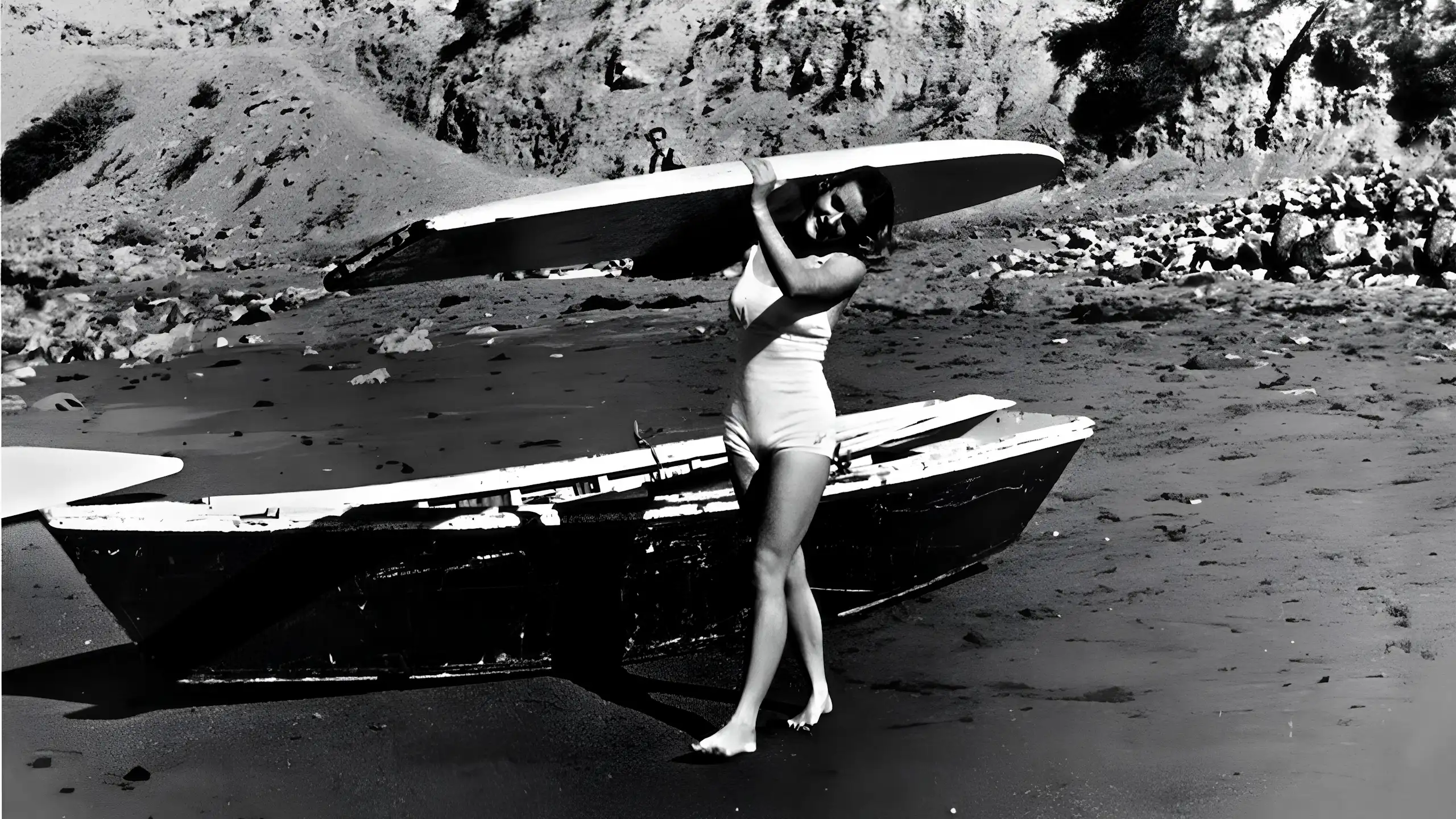 Mary-Ann Hawkins, championne de surf féminin de la côte Pacifique en 1938, 1939 et 1940