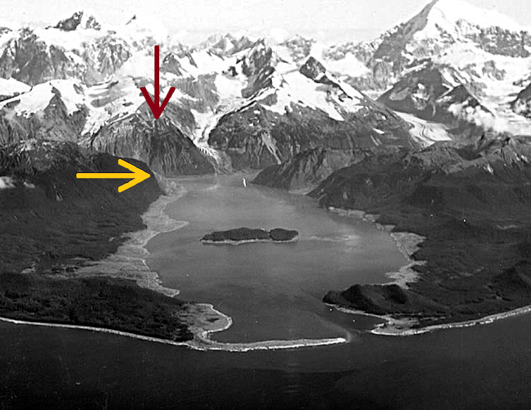 fiordo con montañas y lago que muestran donde se desprendión una montaña