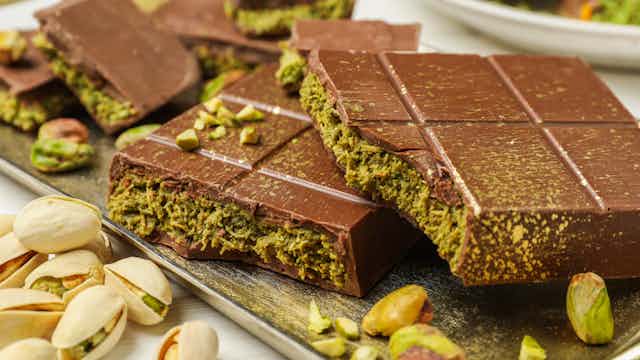 Tabletas de chocolate con pistacho.