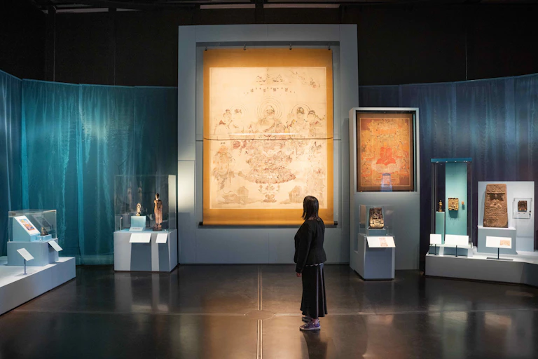 Woman at Ancient India: living traditions exhibition.