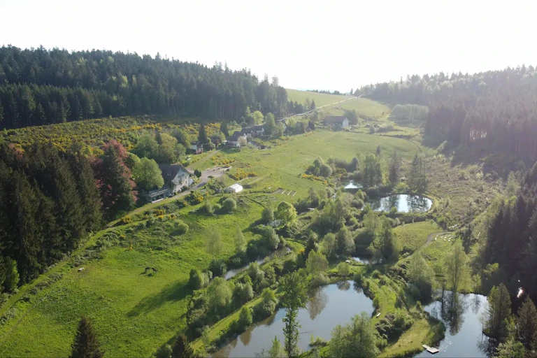 L'éco-hameau de la Vigotte, dans les Vosges, lieu d'expérimentation en pleine nature