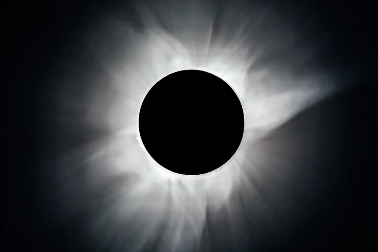 Imagem do Sol eclipsado por um planeta ou lua