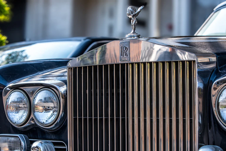 front grille and statue on a rolls royce car