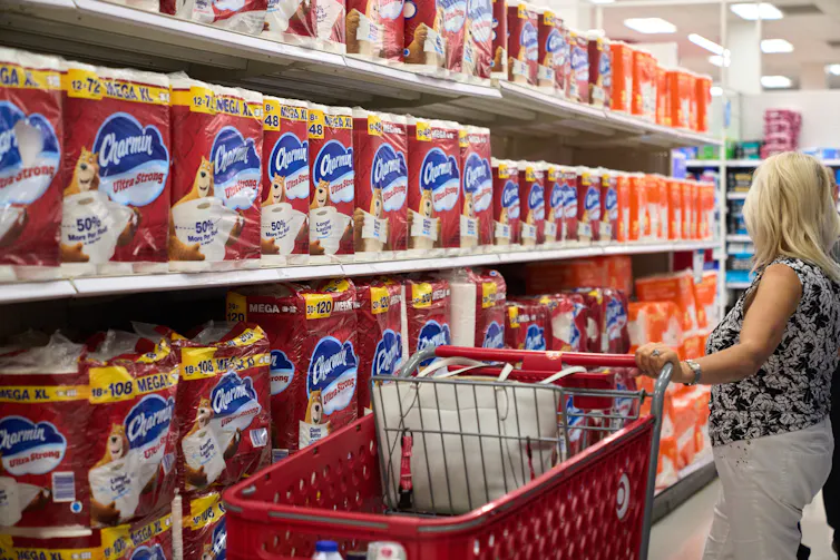 supermarket shopper in the us looking at products on a shelf