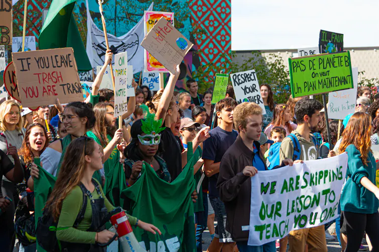 Des jeunes manifestent