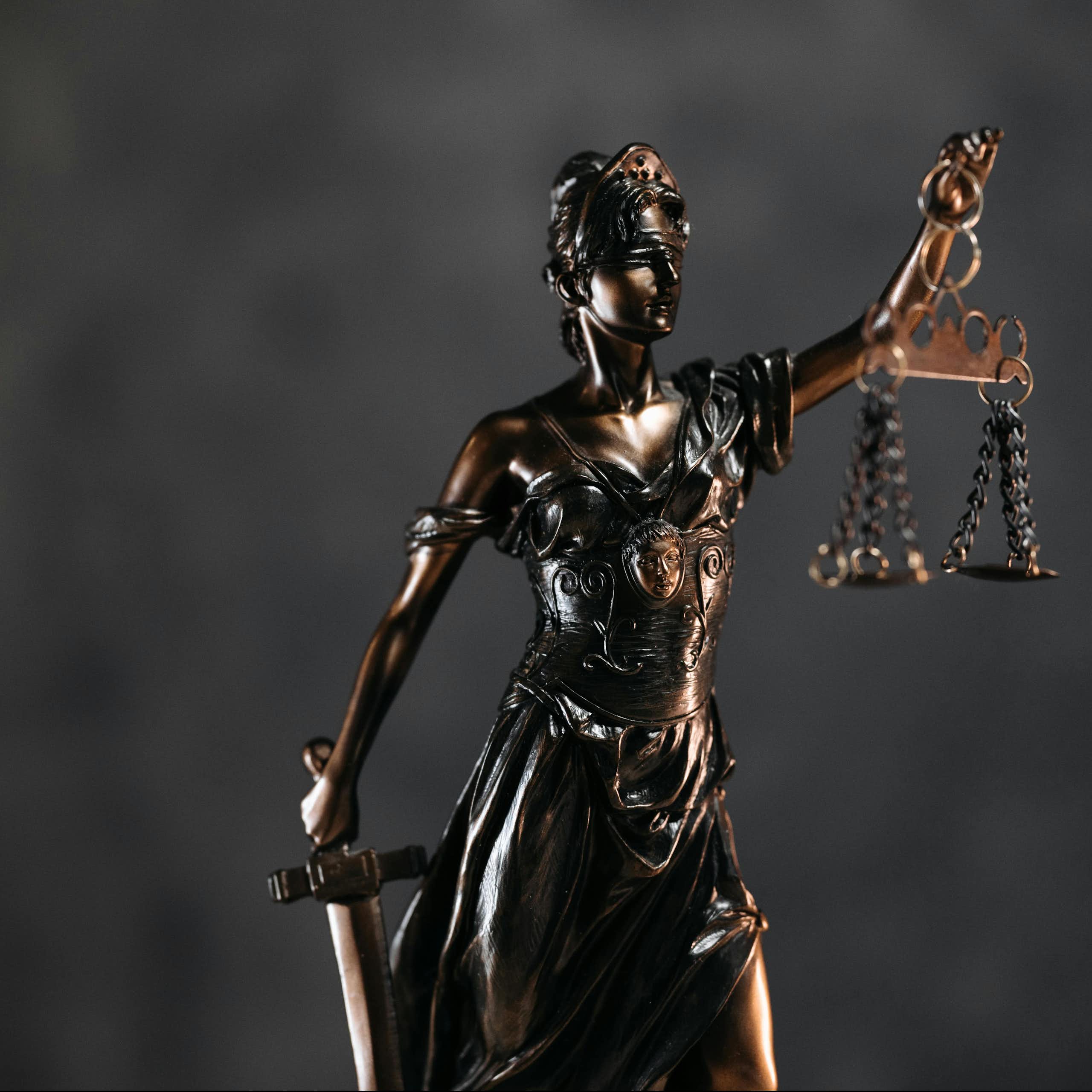 Abolisi Tom Lembong dan amnesti Hasto Kristiyanto: Keputusan hukum bermuatan politis