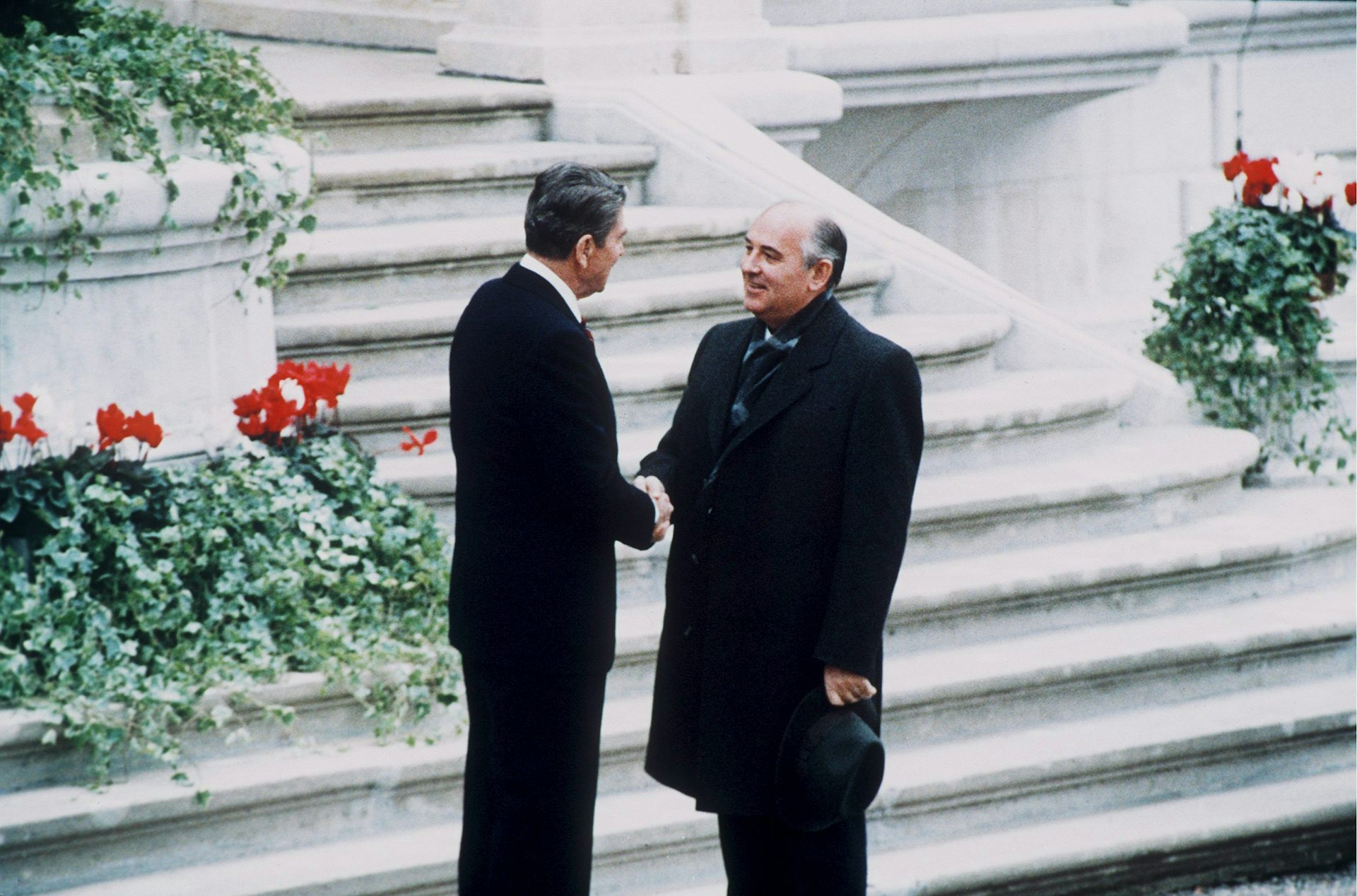US president Ronald Reagan shakes hands with Soviet leader Mikhail Gorbachev