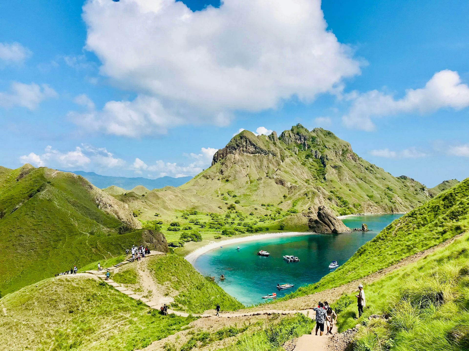 Slot penerbangan langsung dari Singapura ke Labuan Bajo sedang kosong pasca hengkangnya Jetstar