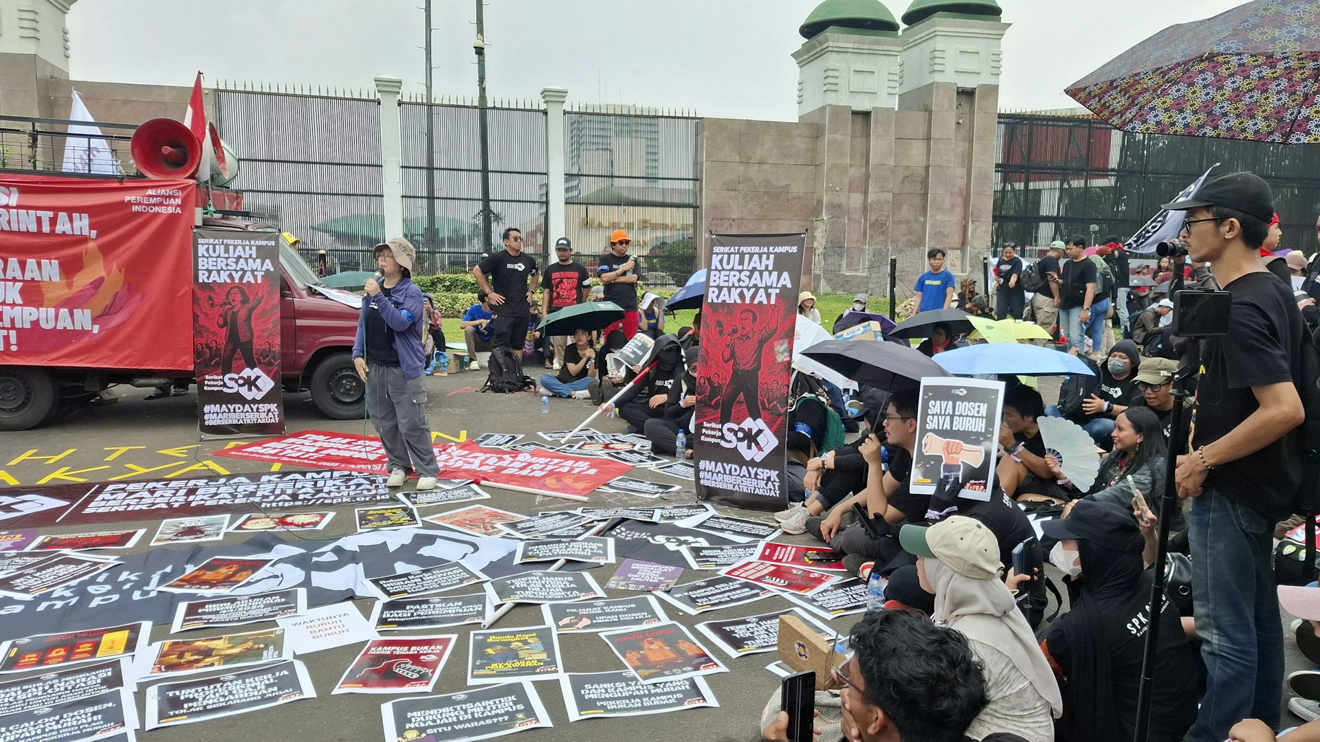 Ironi pendidikan tinggi: Belum merdeka, dituntut segera berdampak