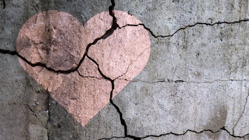 Grief feels unbearable, disorienting and chaotic – a grief researcher and widow shares evidence-based ways to face the early days of loss
