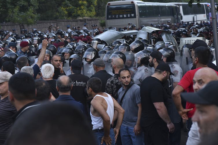 Will Trump’s deal between Armenia and Azerbaijan result in lasting peace? 1 Armenian demonstrators clash with riot police during a rally against Pashinyan.
