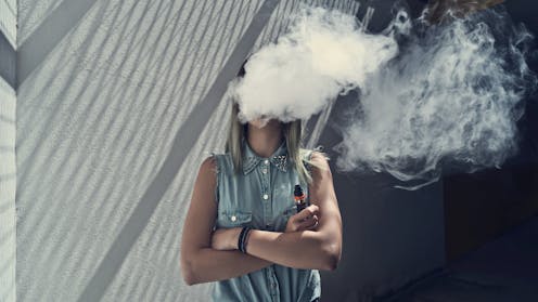 Markat e Vape shmangin rregulloret për marketingun tek të rinjtë duke përdorur rrjete sociale globale