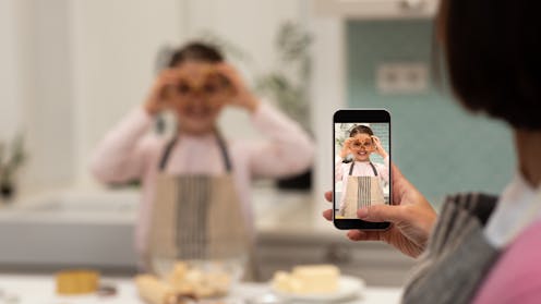 Shfaqja e minorenëve në mediat sociale është një problem global shumë i rëndësishëm që mund të shmanget