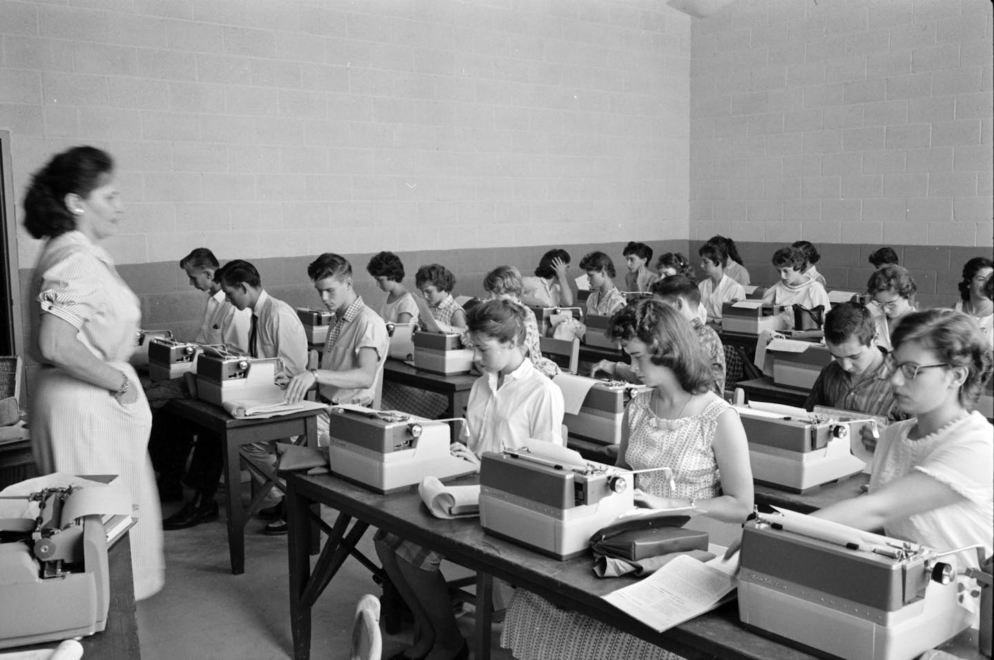 A classrom with only white children, sitting at typewriters.