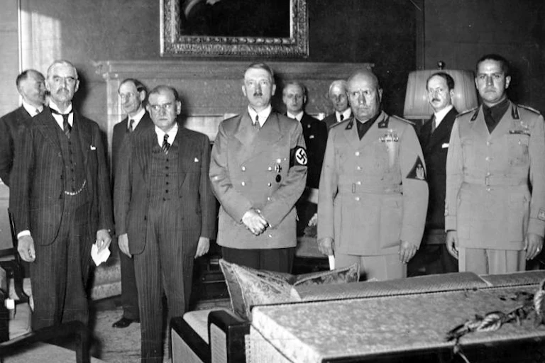 Adolph Hitler, Neville Chamberlain, Édouard Daladier and Benito MUssolini in MUnish in 1938