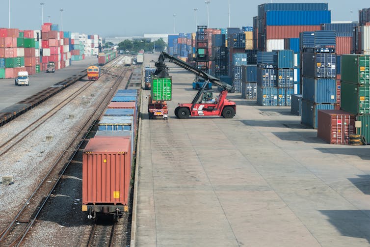 freight trains loading