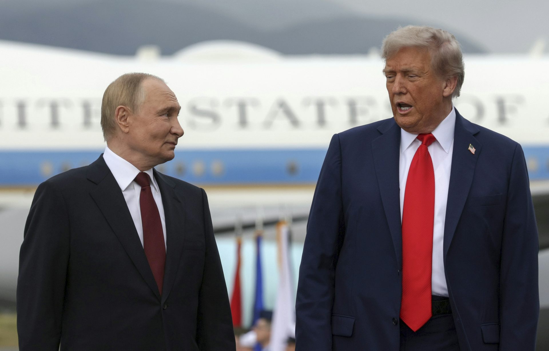 Trump and Putin Discuss Ukraine Ceasefire, Land Swap Remains Possible