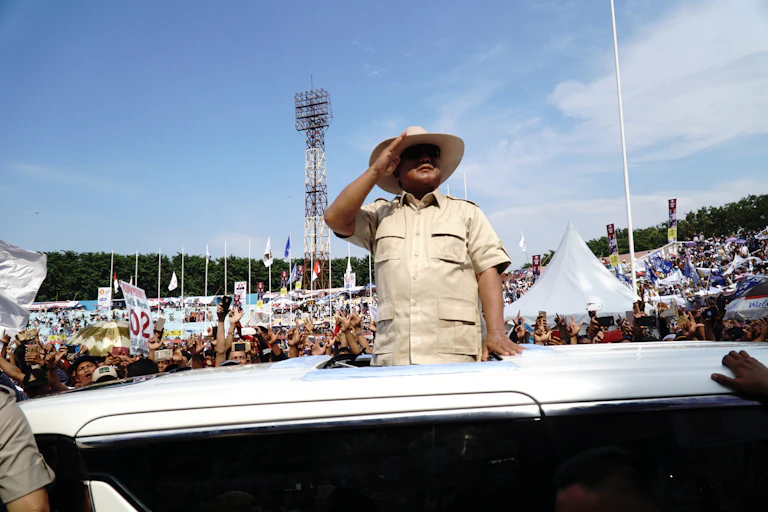 Pemerintahan Presiden Prabowo kerap mengeluarkan kebijakan yang berbasis viralitas. Meski ini tidak selalu buruk, pengambilan keputusan tetap harus berdasarkan data ilmiah.