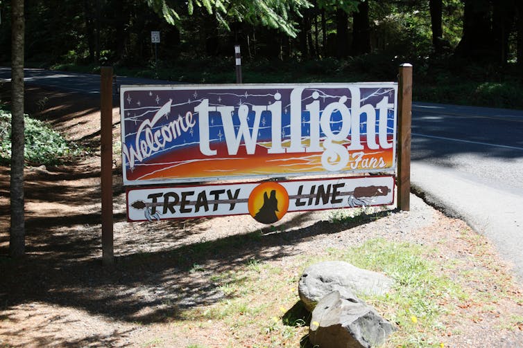 A sign saying 'welcome Twilight fans'